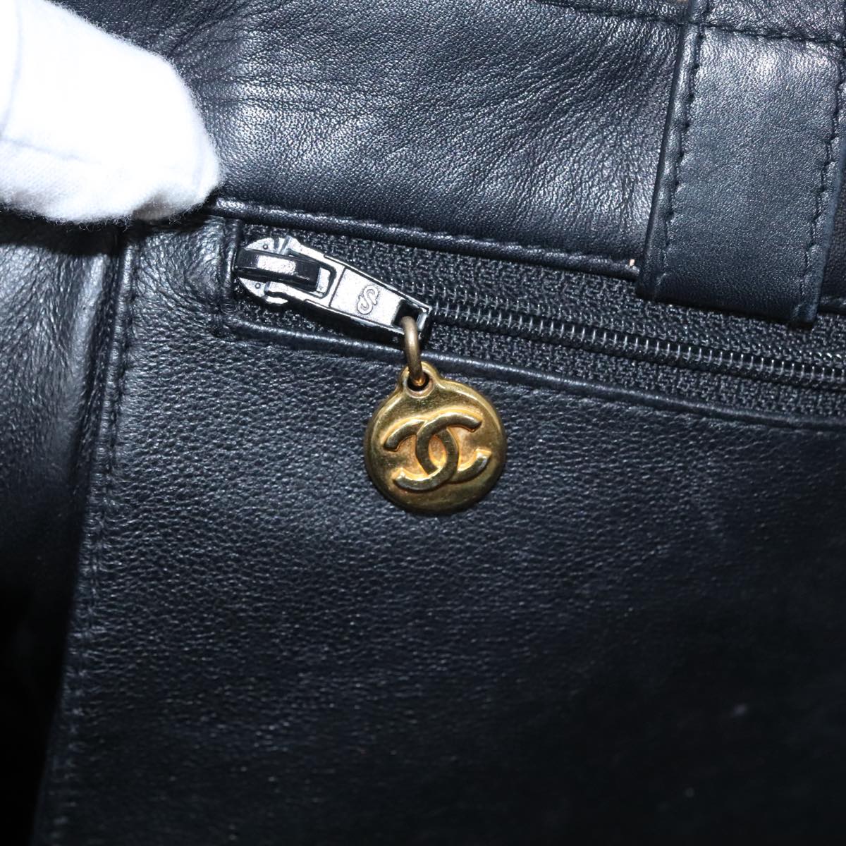 Chanel Cc Black Leather Tote Bag (Pre-Owned)