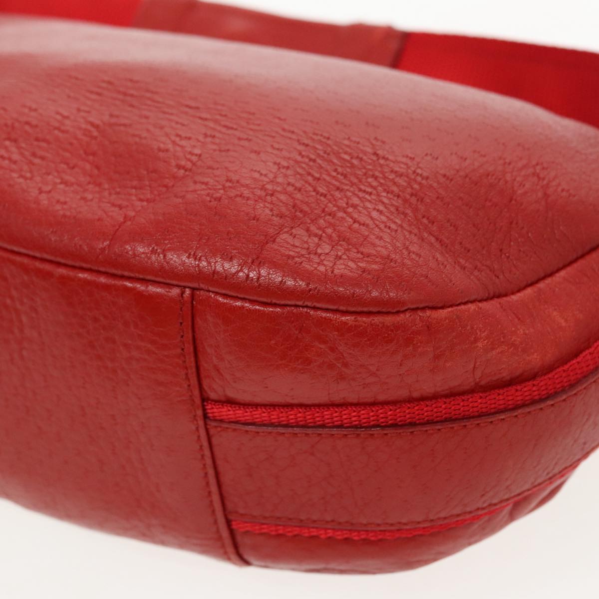Salvatore Ferragamo Red Leather Shoulder Bag (Pre-Owned)
