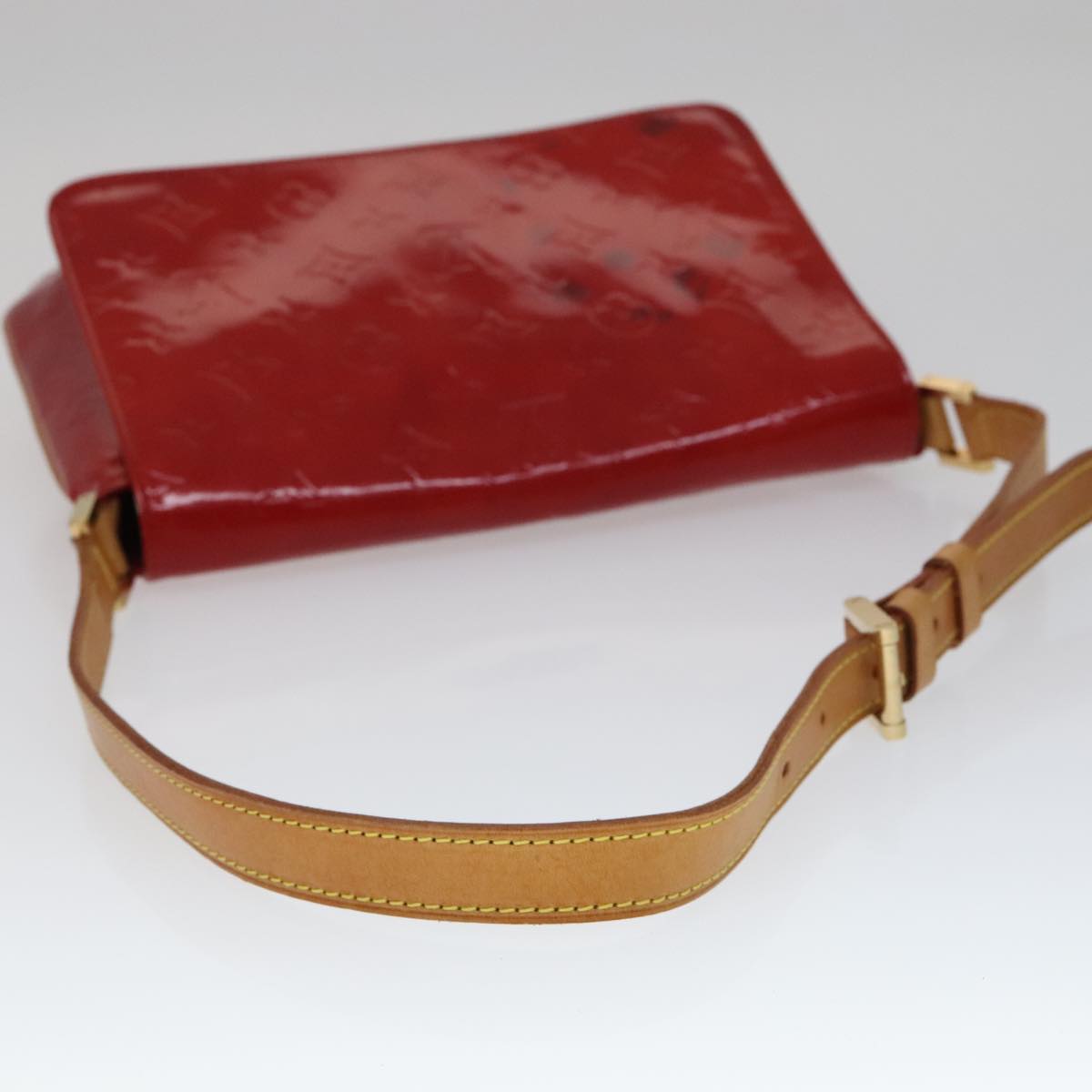 Louis Vuitton Red Patent Leather Shoulder Bag (Pre-Owned)
