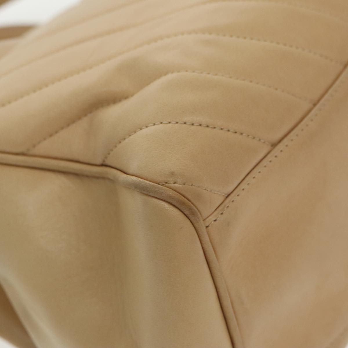 Chanel V-Stich Beige Leather Handbag (Pre-Owned)