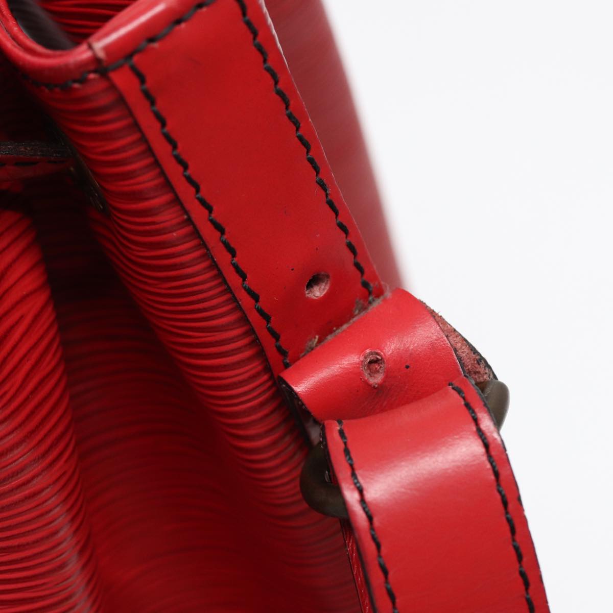 Louis Vuitton Noé Red Leather Shoulder Bag (Pre-Owned)