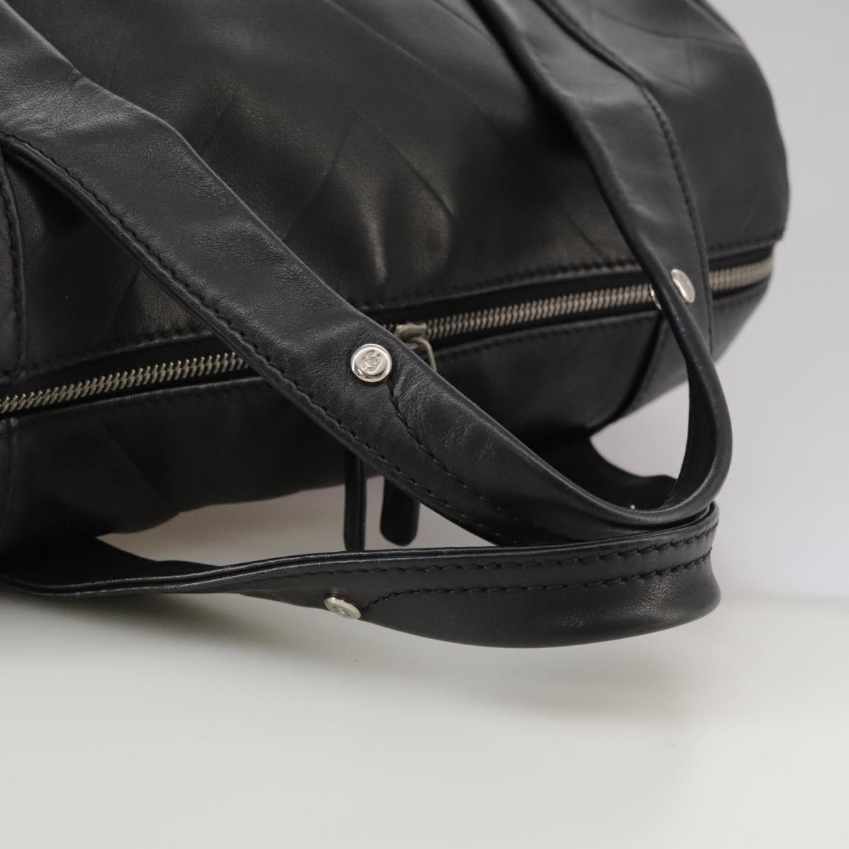Chanel Logo Cc Black Leather Handbag (Pre-Owned)