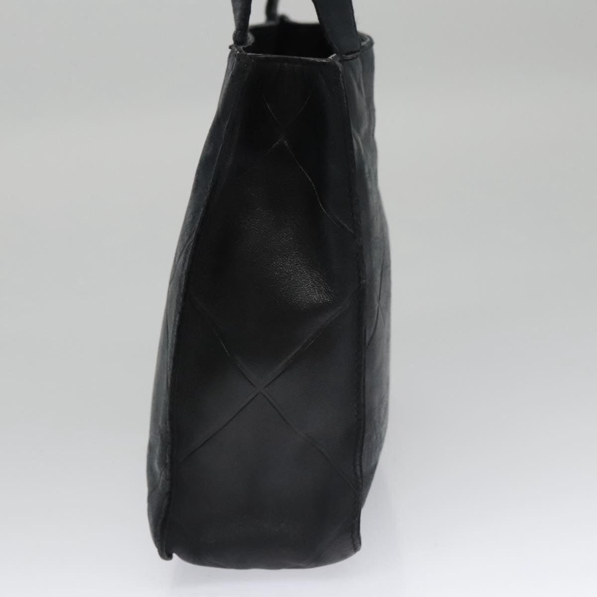 Chanel Black Leather Handbag (Pre-Owned)