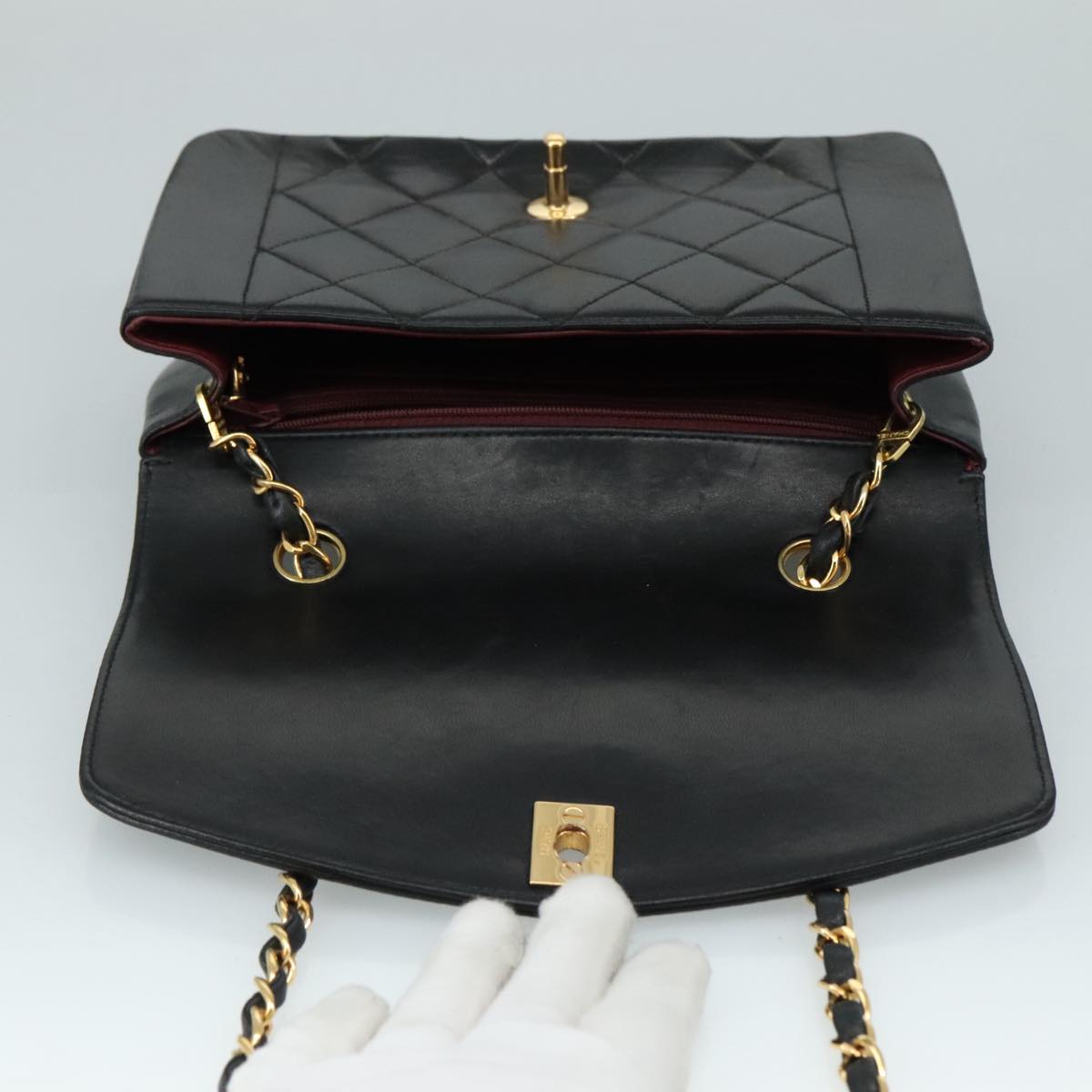 Chanel Diana Black Leather Shoulder Bag (Pre-Owned)