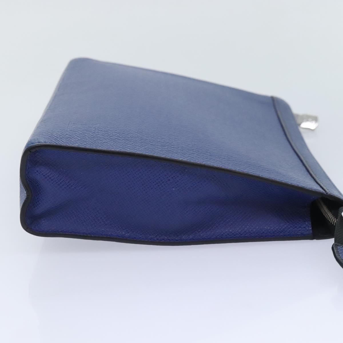 Louis Vuitton Pochette Voyage Blue Leather Clutch Bag (Pre-Owned)