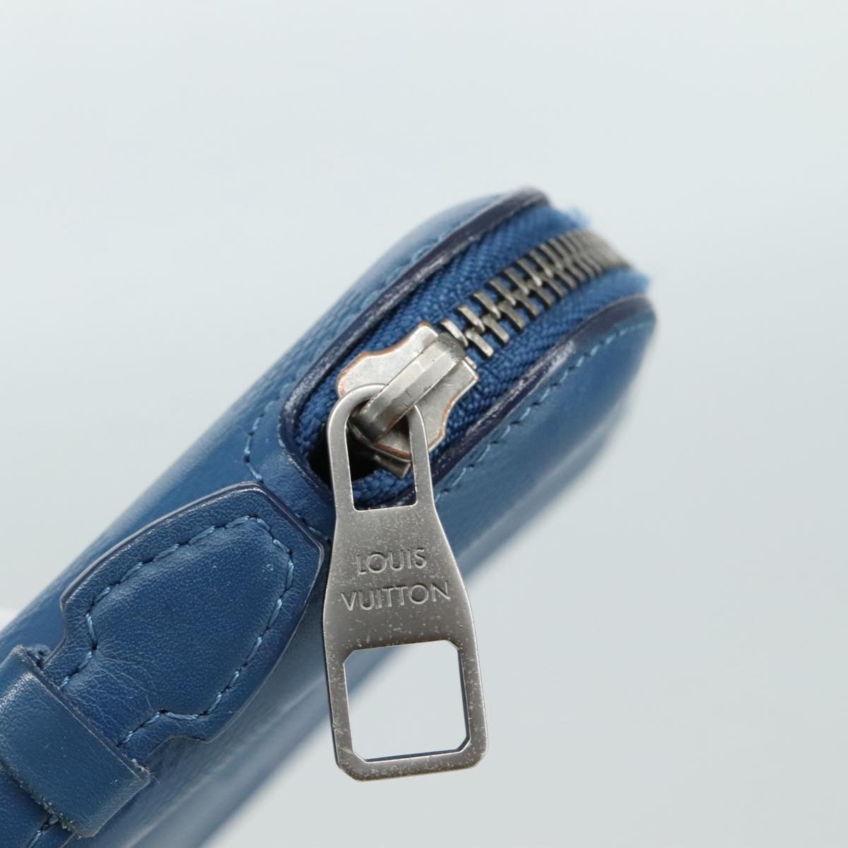 Louis Vuitton Atholl Blue Leather Clutch Bag (Pre-Owned)