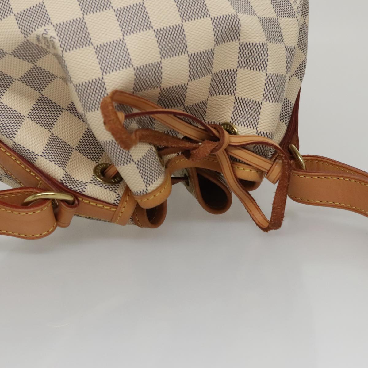 Louis Vuitton Noé Bb White Canvas Shoulder Bag (Pre-Owned)