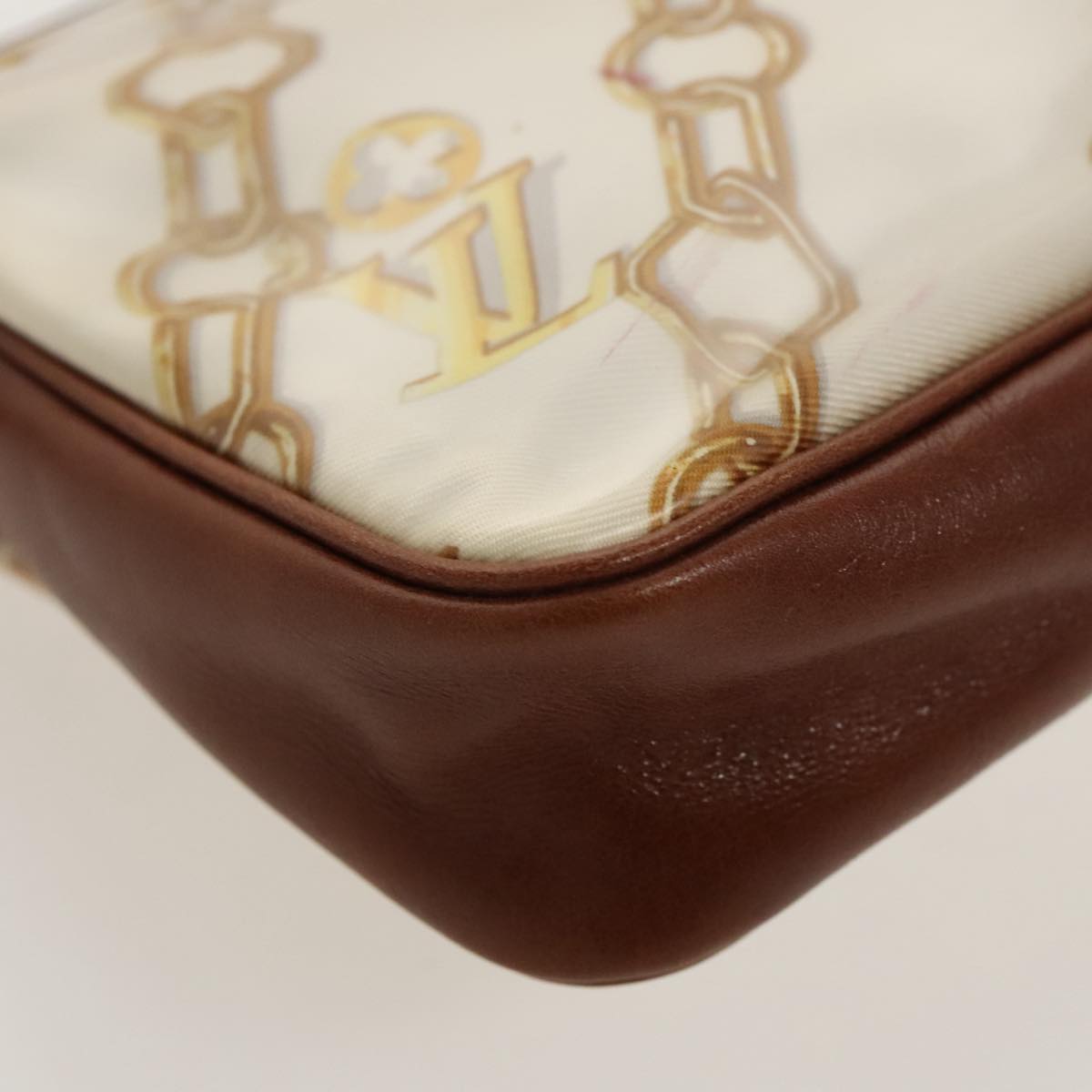 Louis Vuitton Pochette Accessoire White Vinyl Clutch Bag (Pre-Owned)