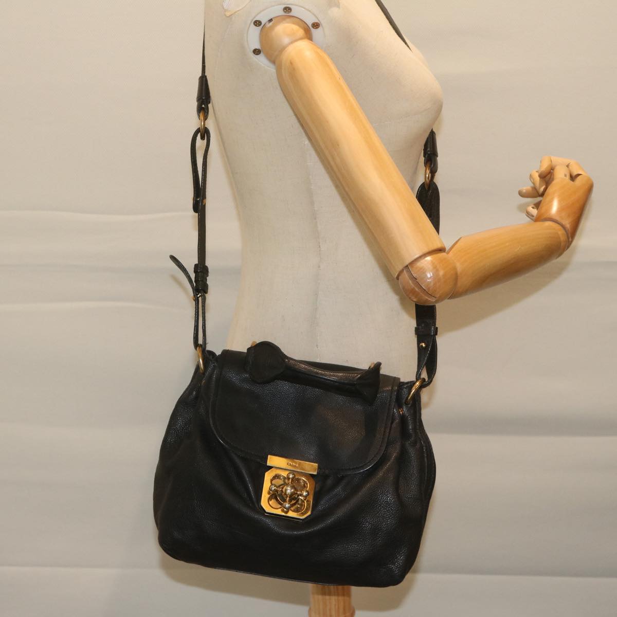 Chloé Black Leather Handbag (Pre-Owned)