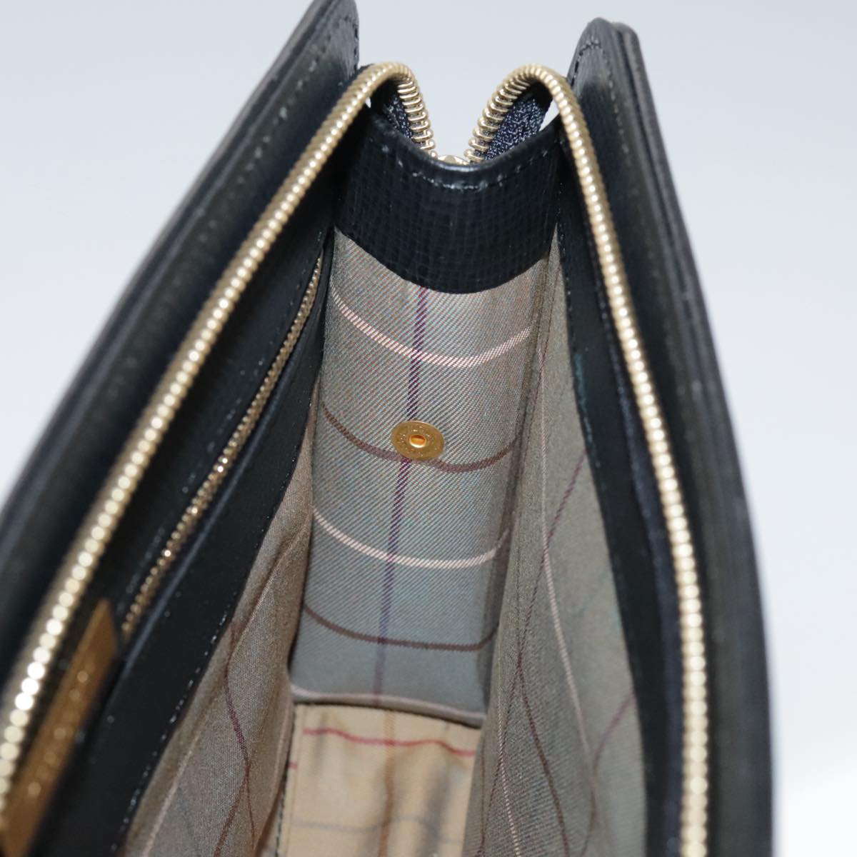 Burberry Black Leather Clutch Bag (Pre-Owned)