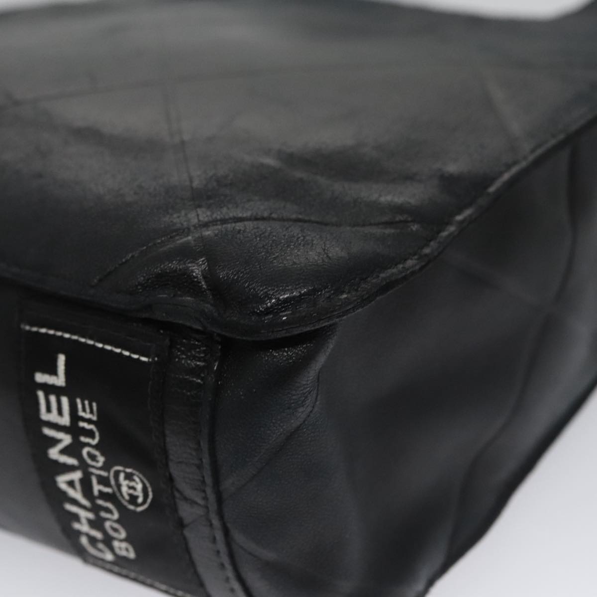 Chanel Black Leather Handbag (Pre-Owned)