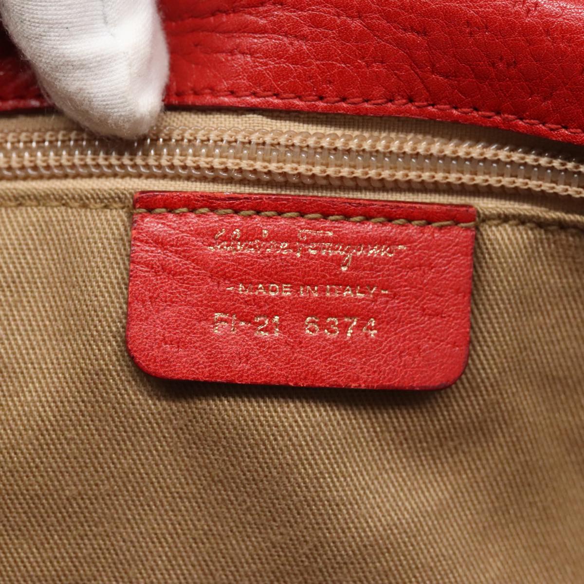 Salvatore Ferragamo Red Leather Shoulder Bag (Pre-Owned)