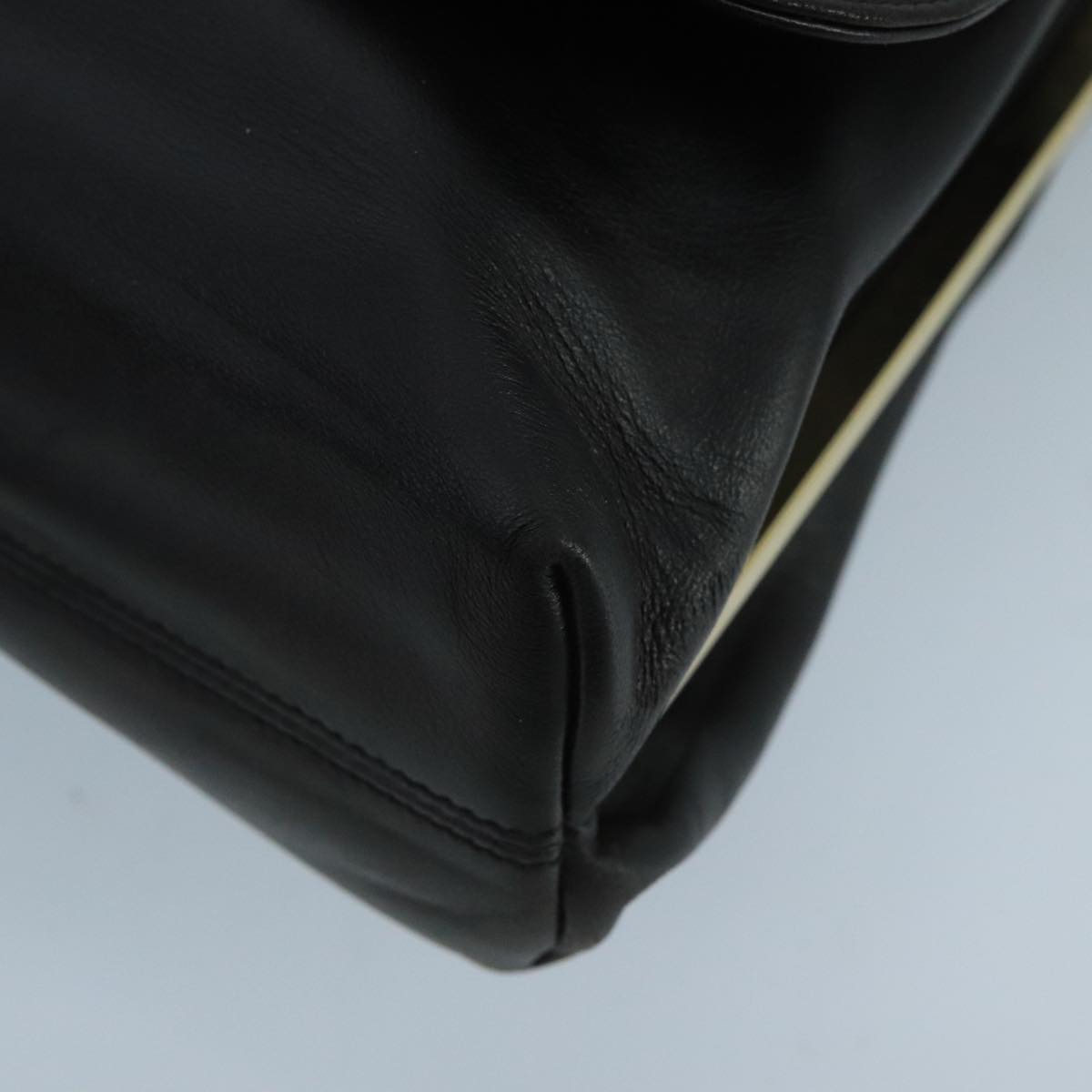 Salvatore Ferragamo Gancini Black Leather Shoulder Bag (Pre-Owned)