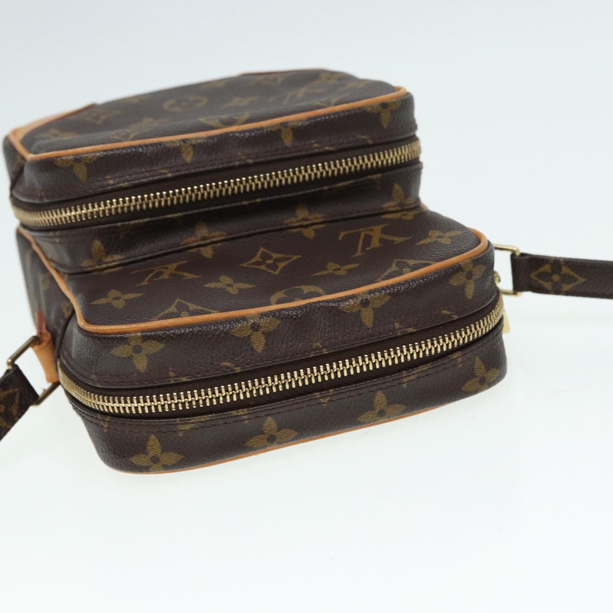 Louis Vuitton Amazon Brown Canvas Shoulder Bag (Pre-Owned)
