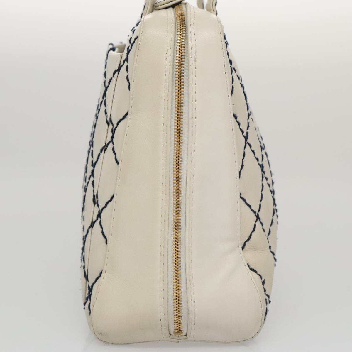Chanel Wild Stitch White Leather Handbag (Pre-Owned)