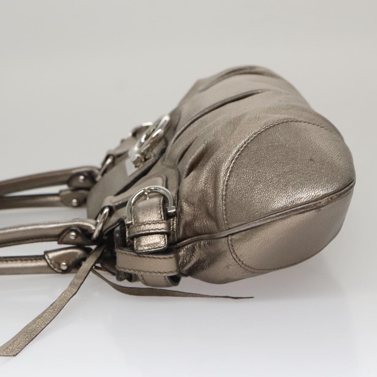 Salvatore Ferragamo Gancini Silver Leather Shoulder Bag (Pre-Owned)