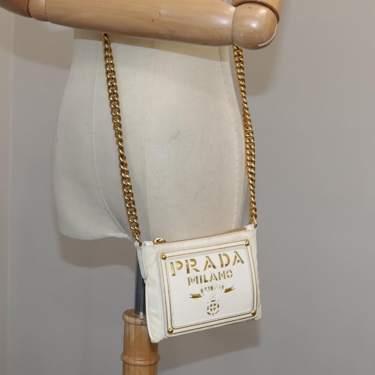 Prada Tessuto White Synthetic Shoulder Bag (Pre-Owned)