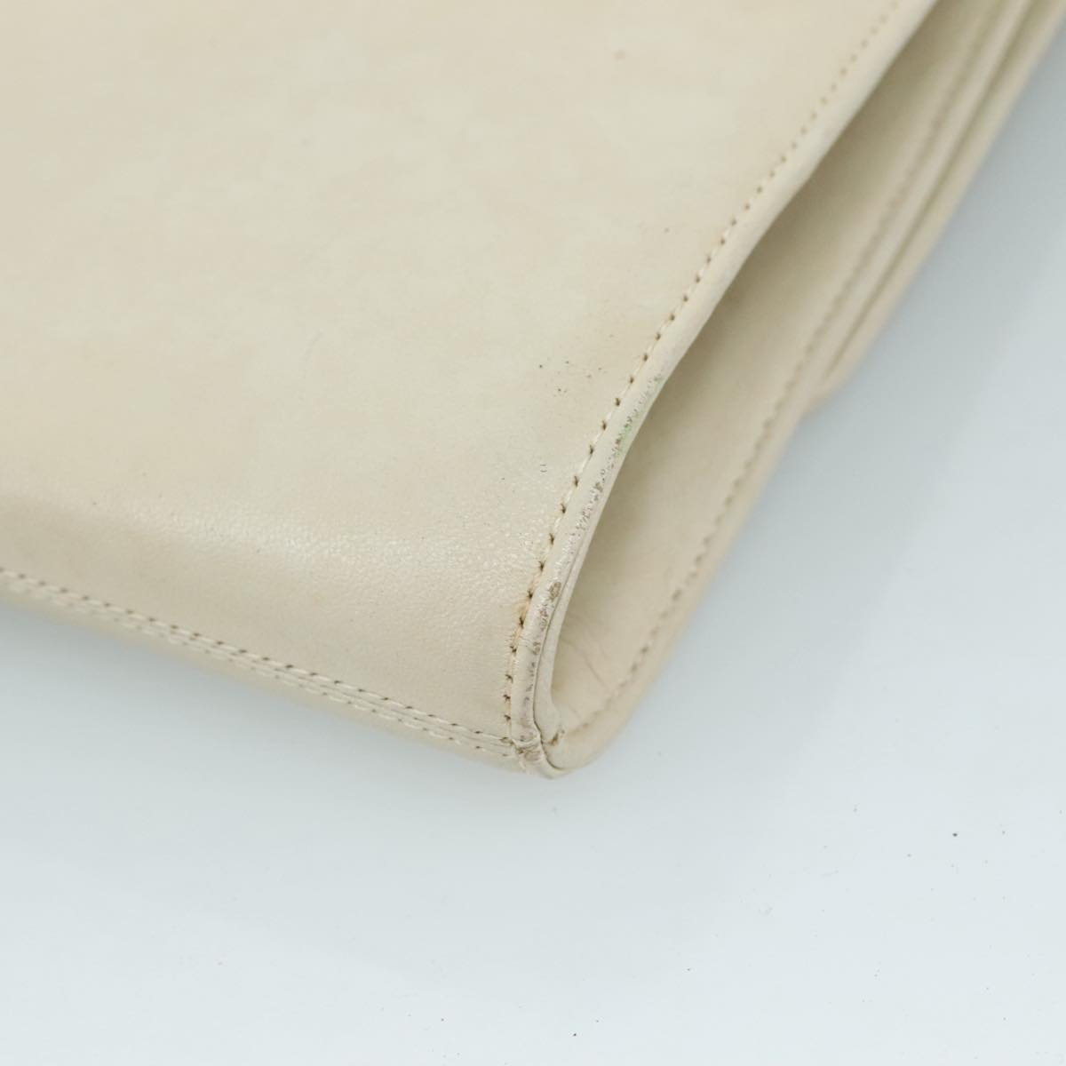 Yves Saint Laurent White Leather Clutch Bag (Pre-Owned)