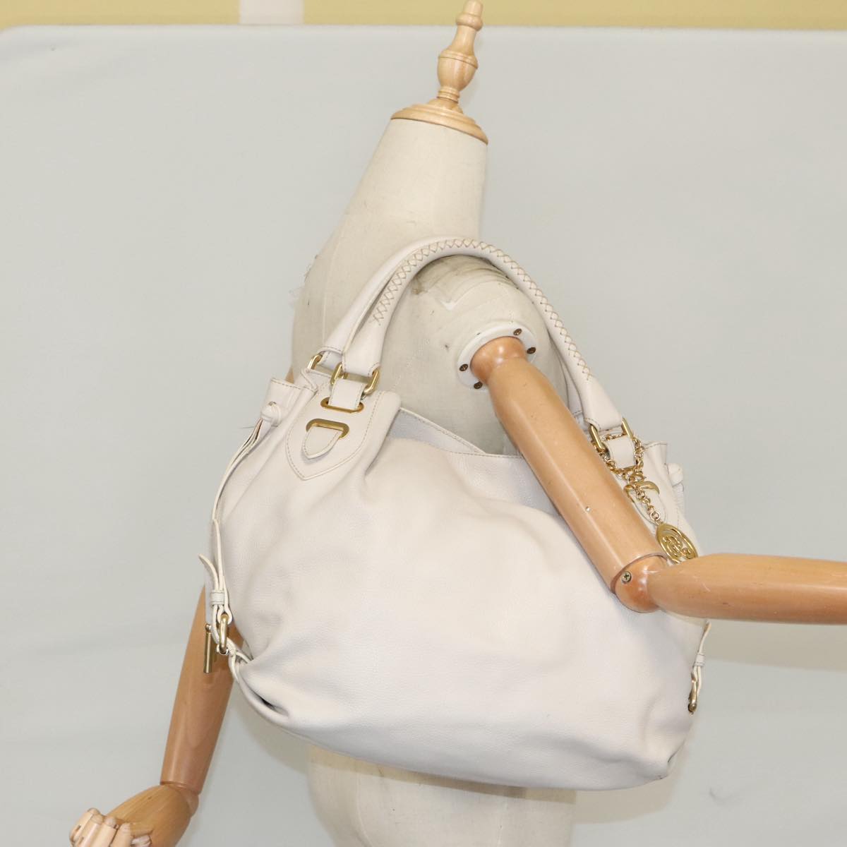 Bally White Leather Handbag (Pre-Owned)