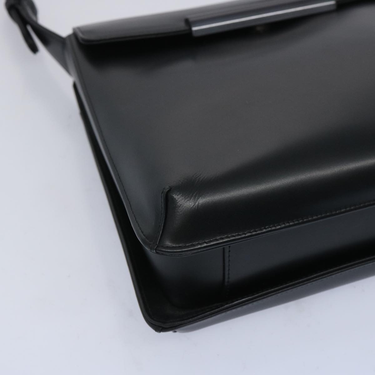 Givenchy Black Leather Shoulder Bag (Pre-Owned)