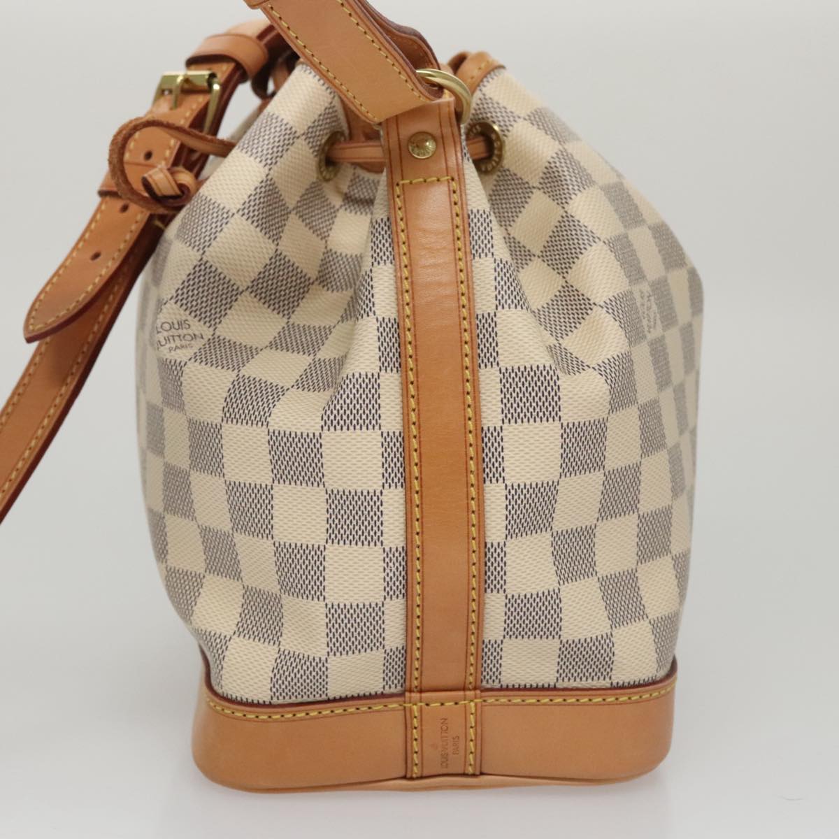 Louis Vuitton Noé Bb White Canvas Shoulder Bag (Pre-Owned)