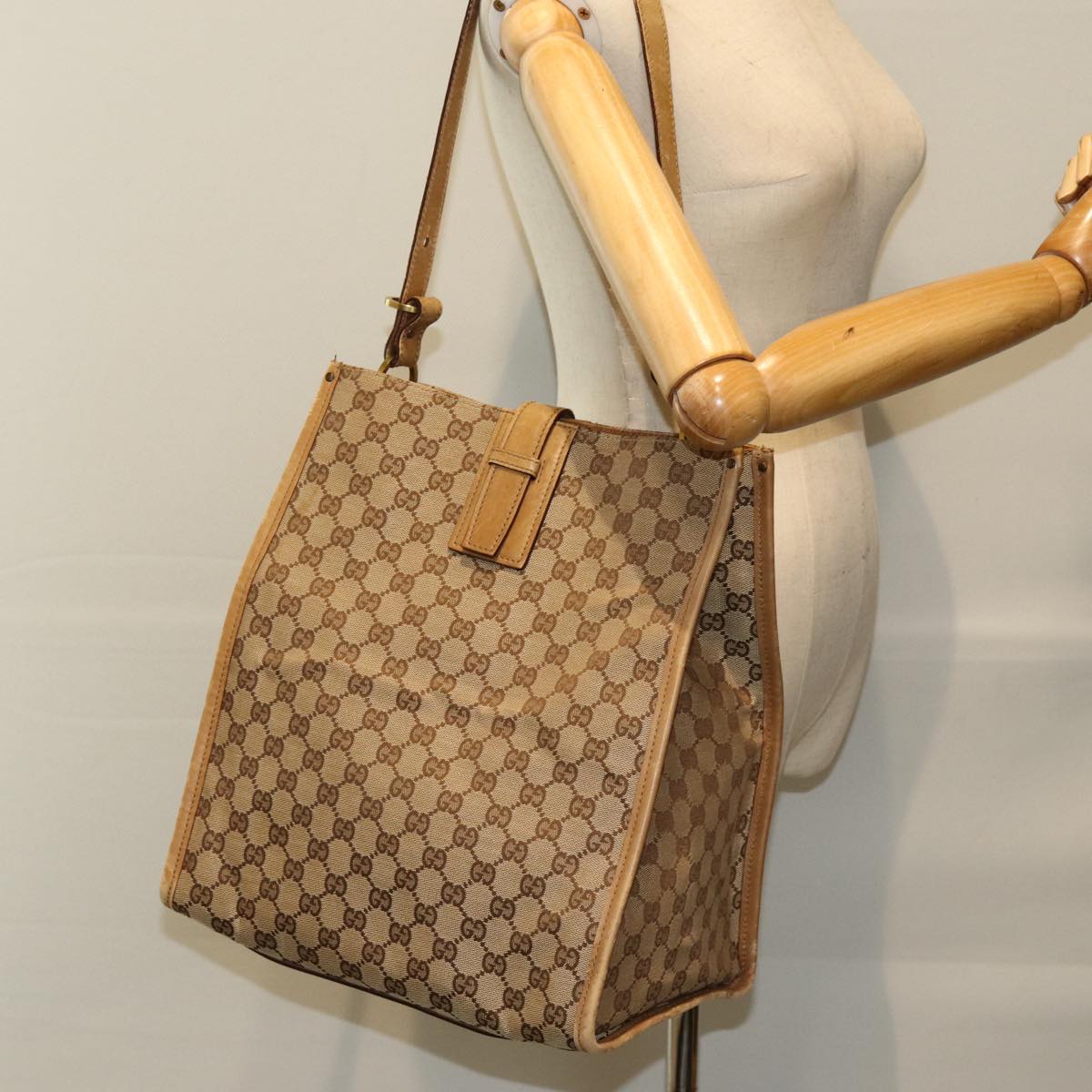 Gucci Gg Canvas Beige Canvas Tote Bag (Pre-Owned)