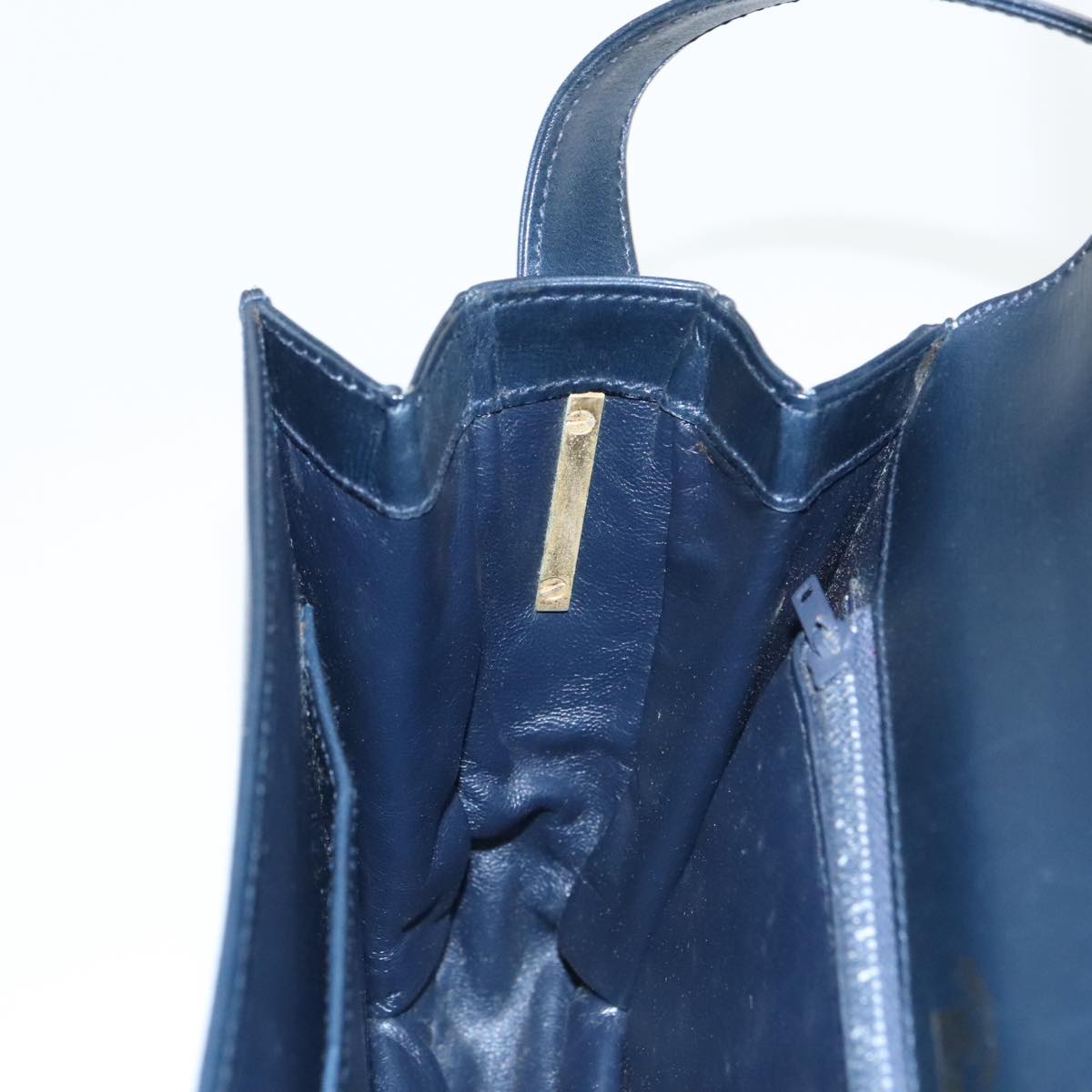 Gucci G Logo Black Leather Shoulder Bag (Pre-Owned)
