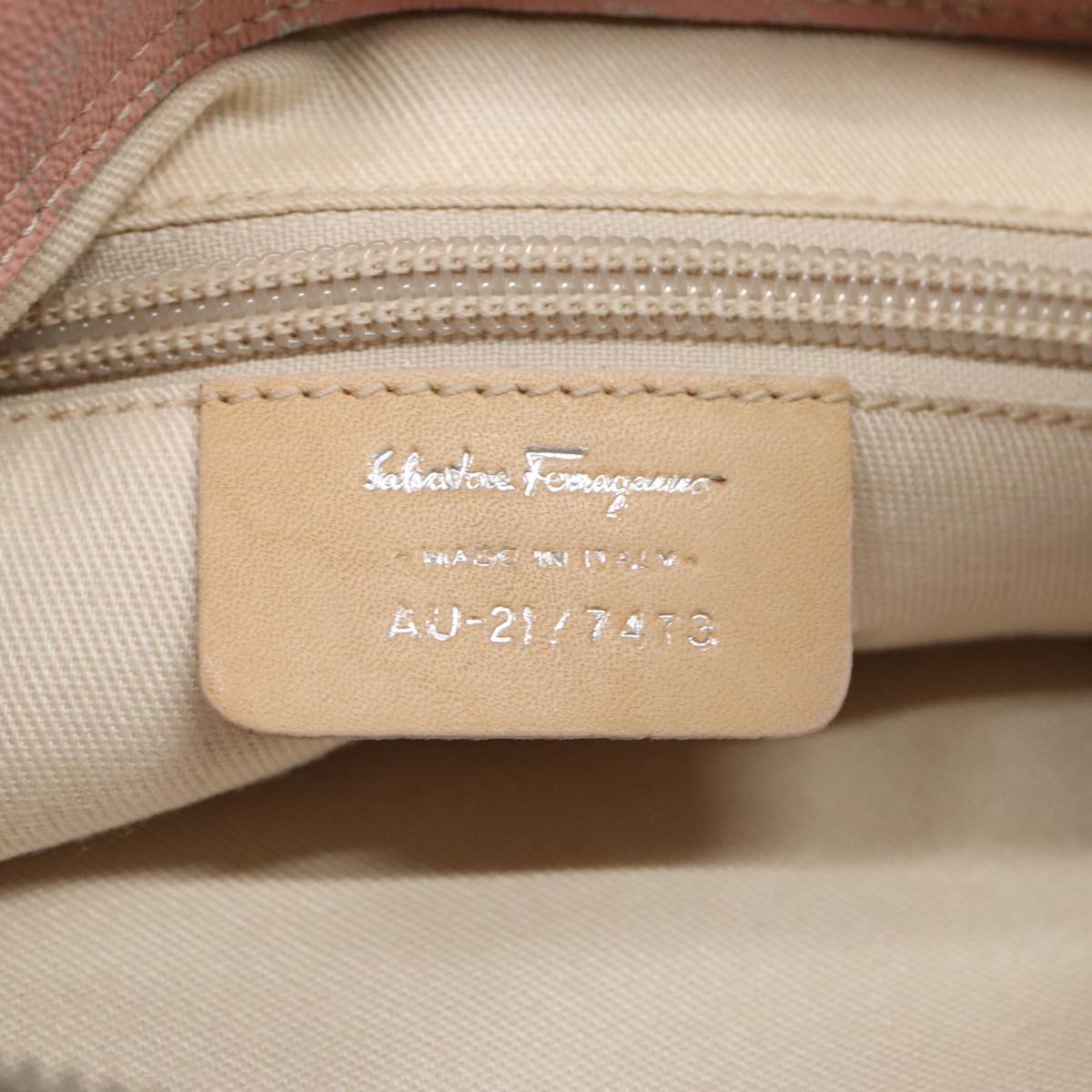 Salvatore Ferragamo Gancini Pink Canvas Shoulder Bag (Pre-Owned)