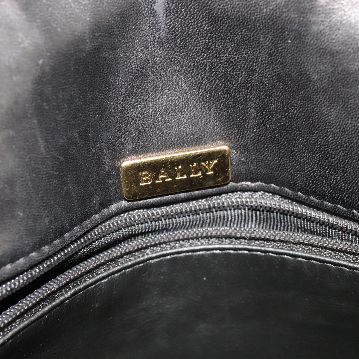 Bally Black Leather Shoulder Bag (Pre-Owned)