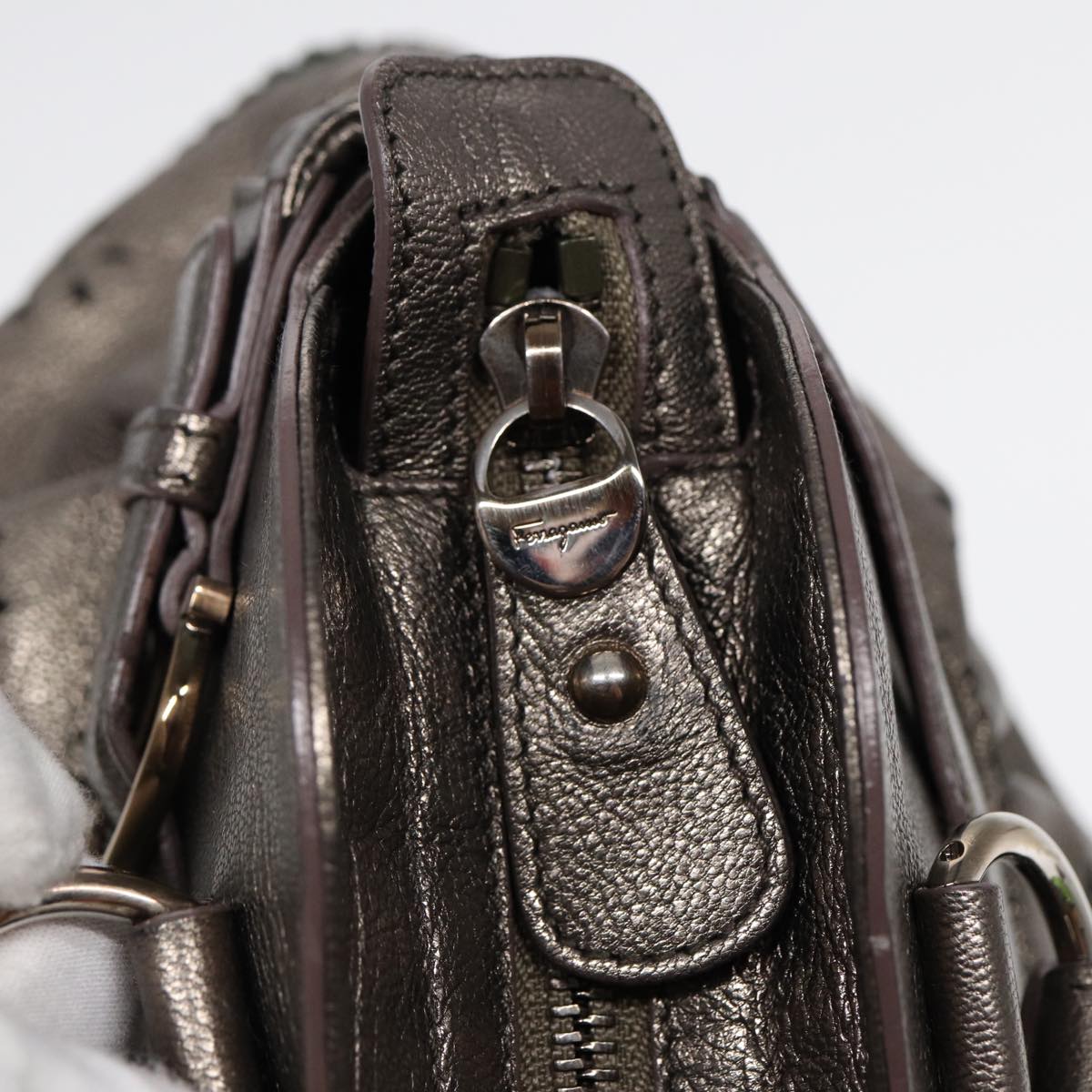 Salvatore Ferragamo Gancini Gold Leather Shoulder Bag (Pre-Owned)