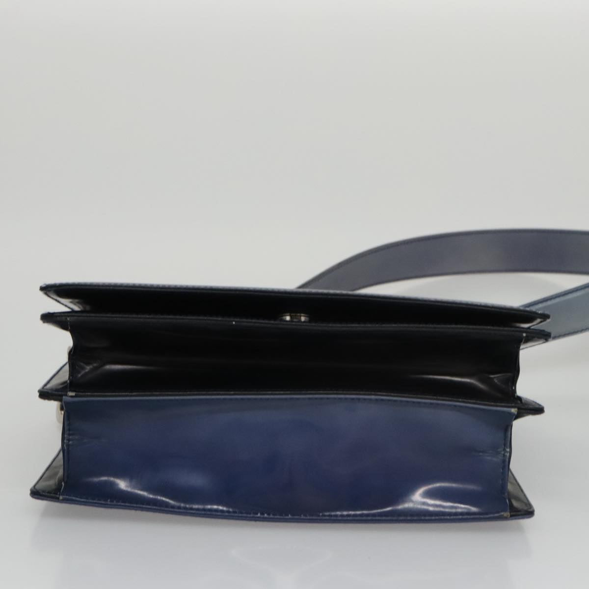 Salvatore Ferragamo Gancini Blue Patent Leather Shoulder Bag (Pre-Owned)