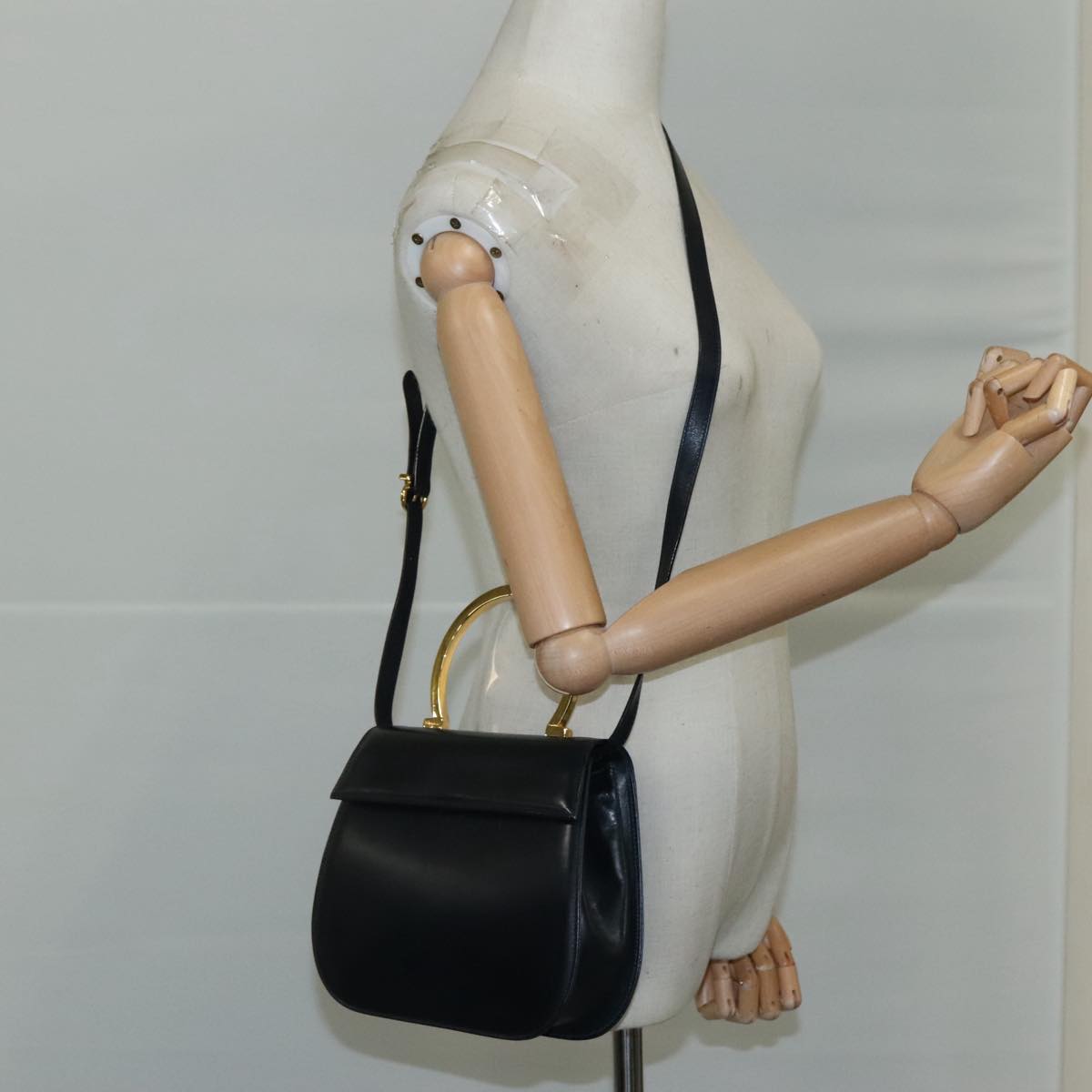 Salvatore Ferragamo Black Leather Handbag (Pre-Owned)