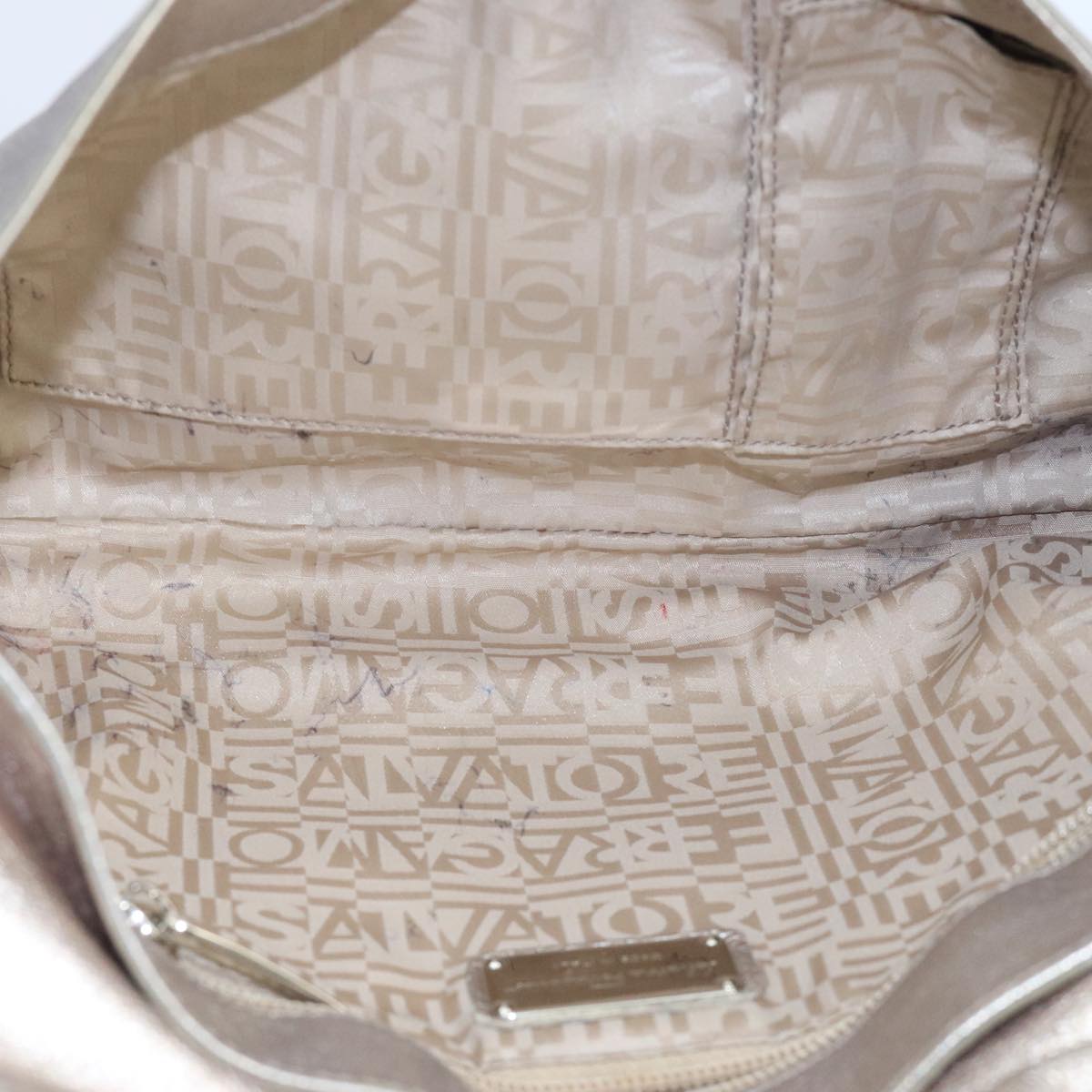 Salvatore Ferragamo Vara Gold Leather Shoulder Bag (Pre-Owned)