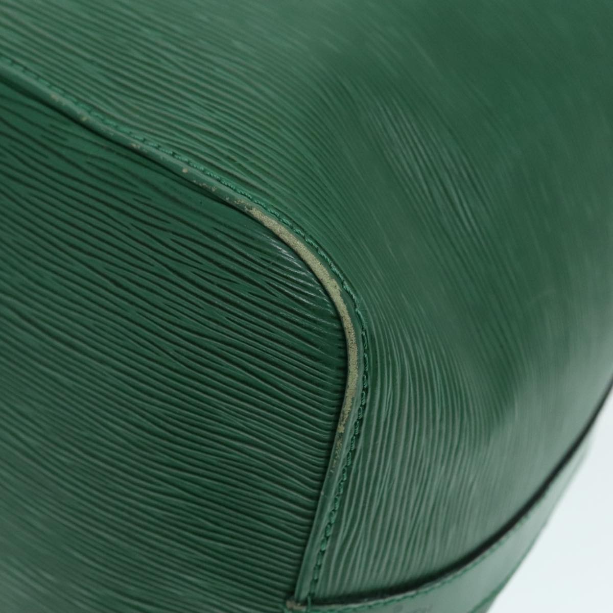 Louis Vuitton Noe Green Leather Shoulder Bag (Pre-Owned)