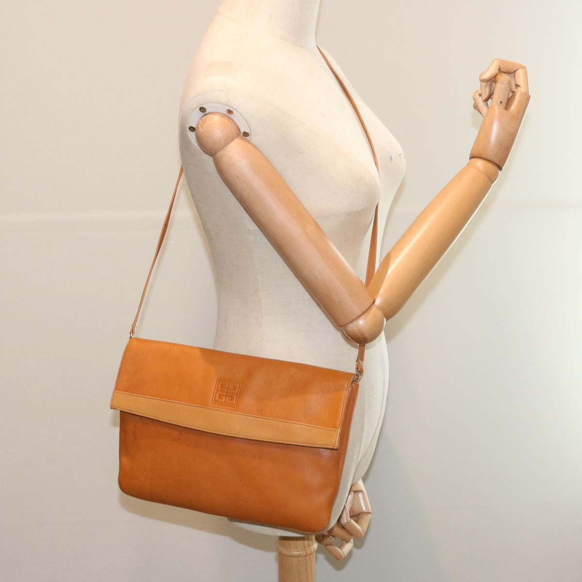 Givenchy Brown Leather Shoulder Bag (Pre-Owned)