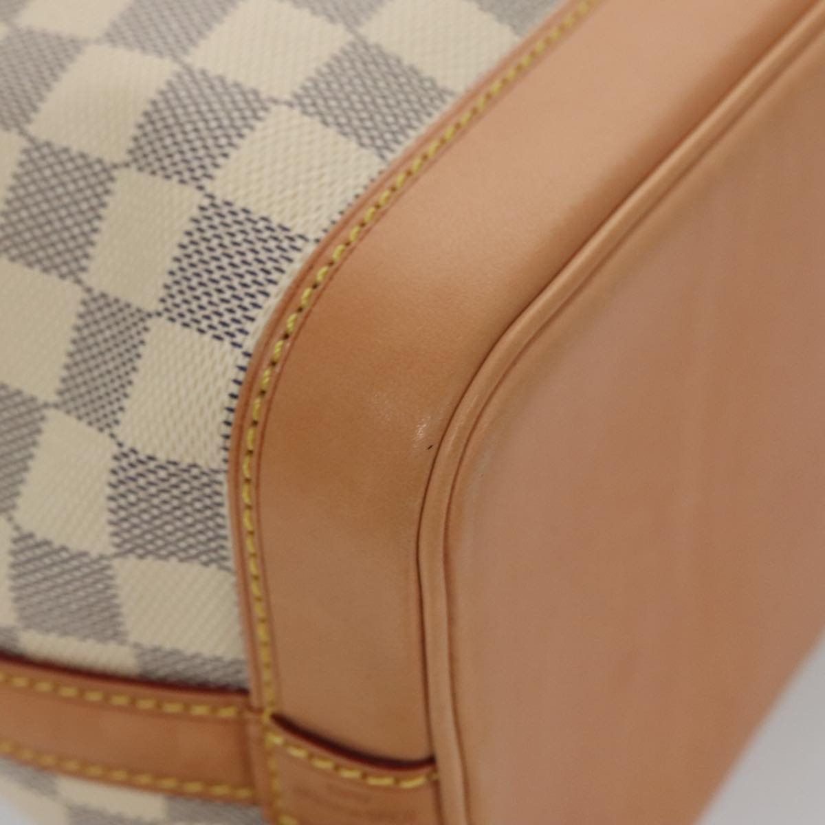 Louis Vuitton Noé Bb White Canvas Shoulder Bag (Pre-Owned)