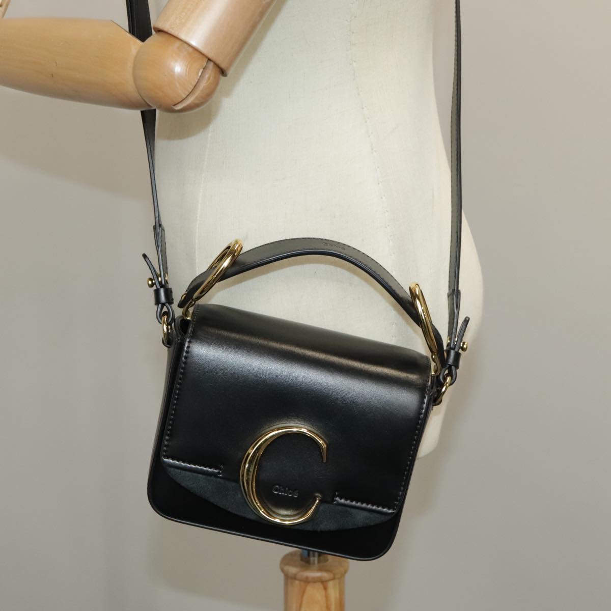 Chloé C Black Leather Handbag (Pre-Owned)