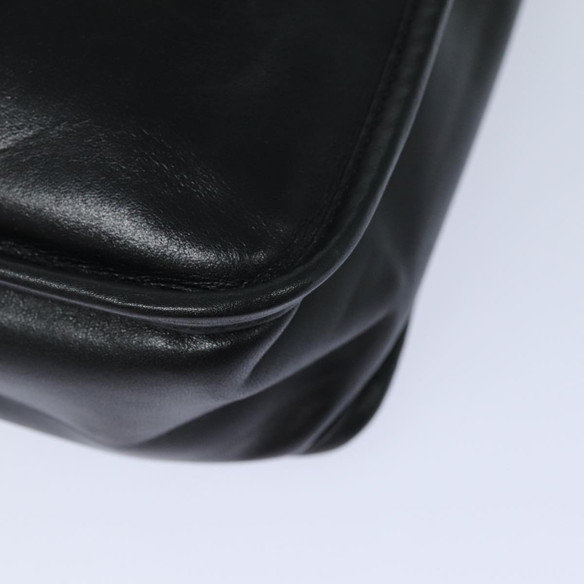 Loewe Black Leather Shoulder Bag (Pre-Owned)