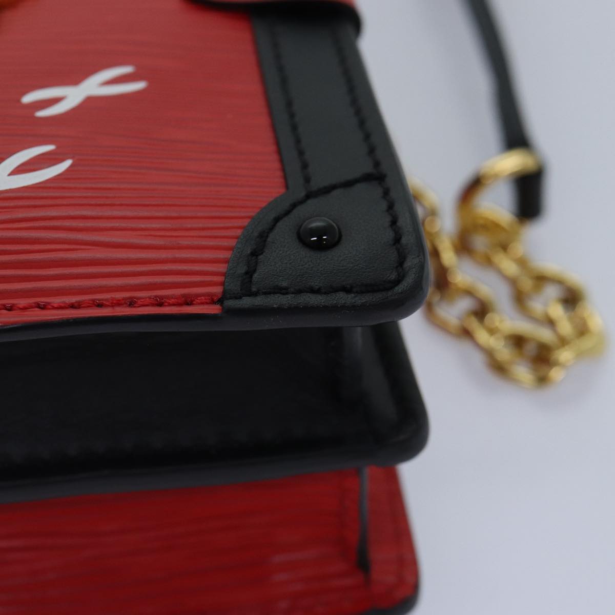 Louis Vuitton Trunk Red Leather Shoulder Bag (Pre-Owned)