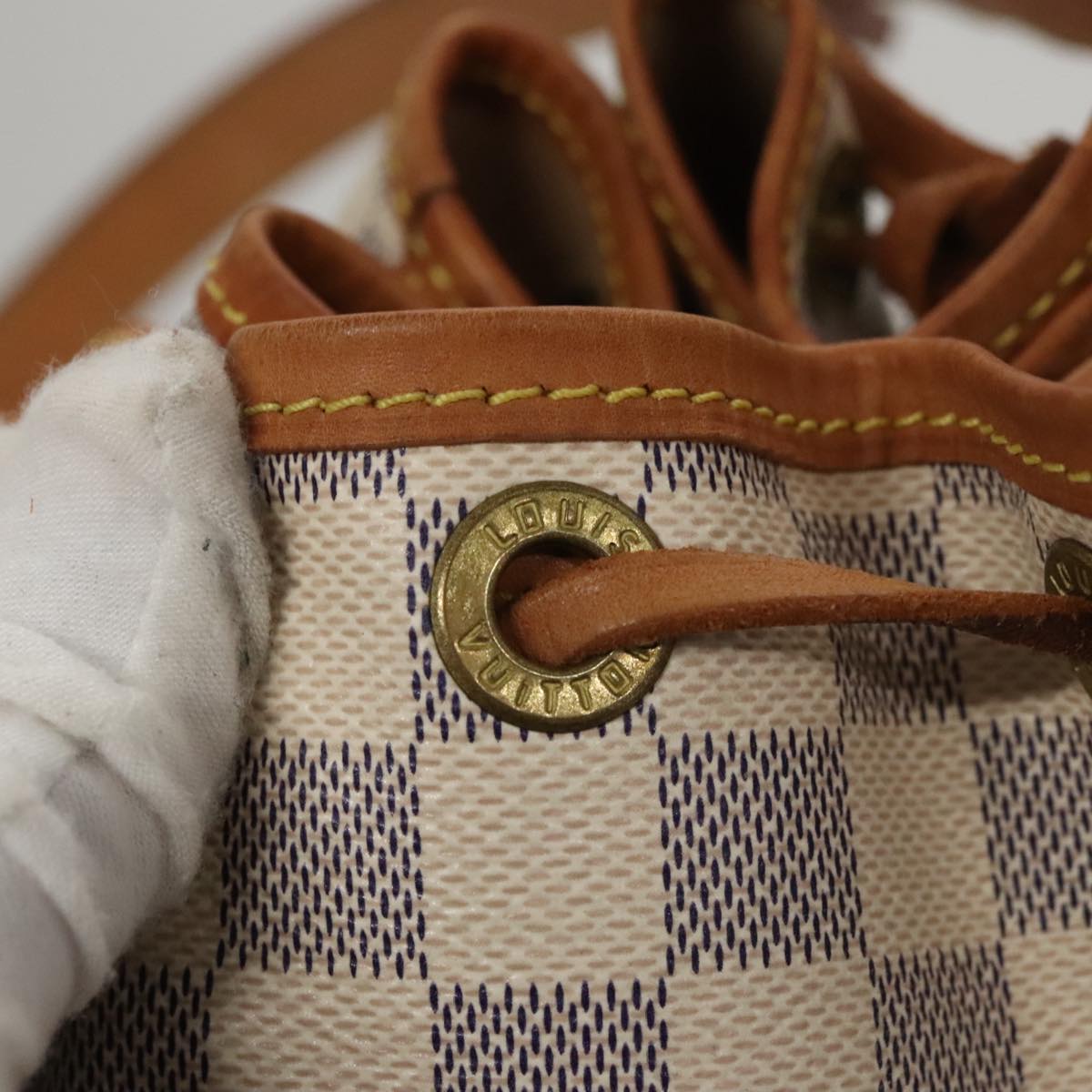 Louis Vuitton Noé White Canvas Shoulder Bag (Pre-Owned)