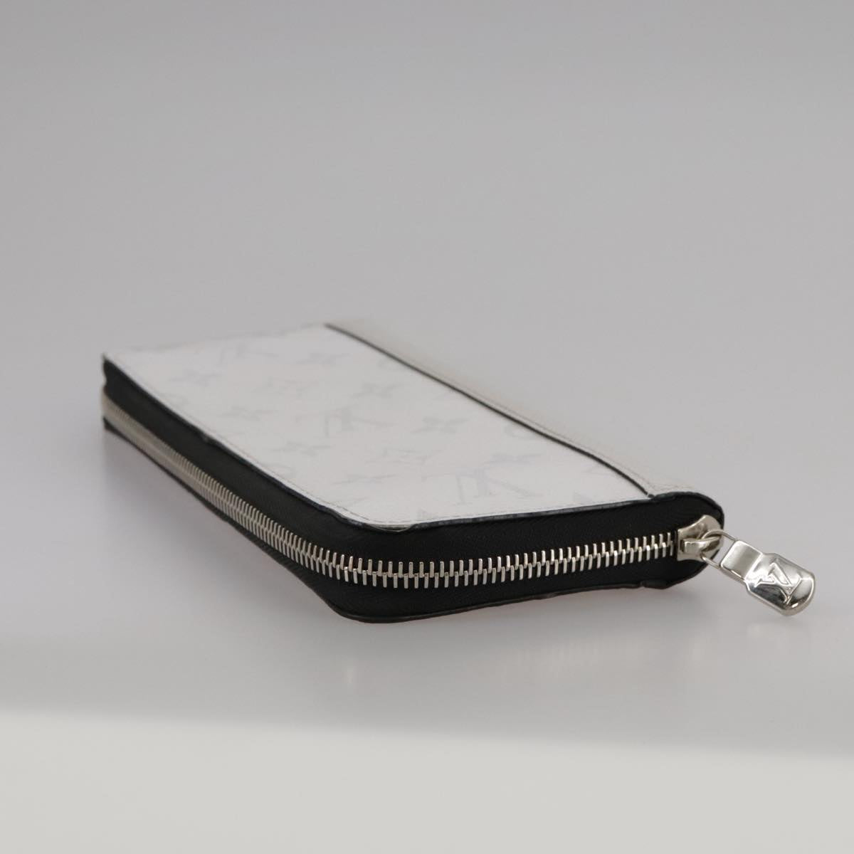Louis Vuitton Zippy Wallet Vertical Grey Canvas Wallet  (Pre-Owned)