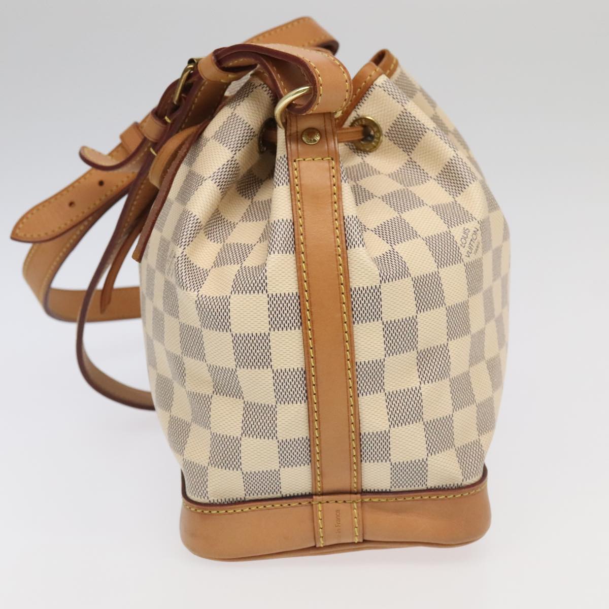 Louis Vuitton Noé Bb White Canvas Shoulder Bag (Pre-Owned)