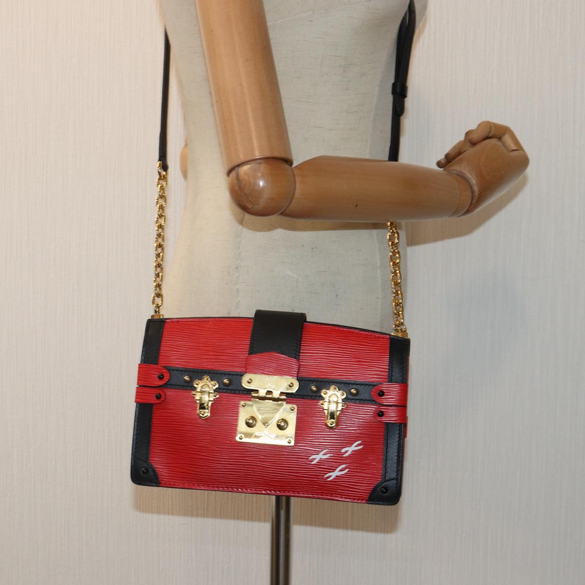 Louis Vuitton Trunk Red Leather Shoulder Bag (Pre-Owned)