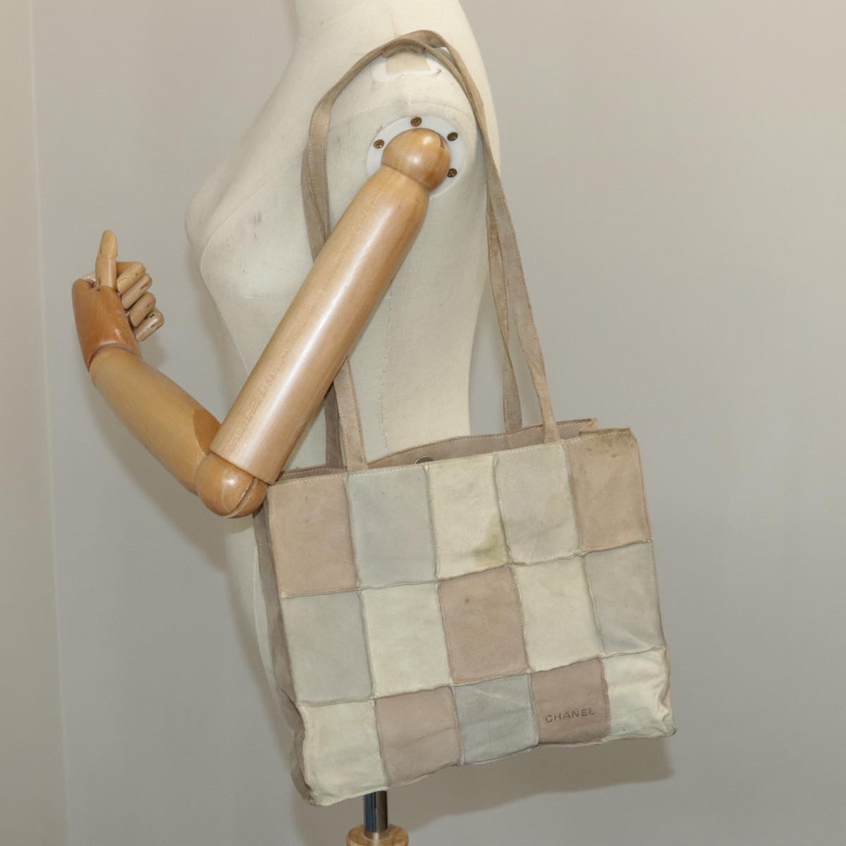 Chanel Beige Suede Tote Bag (Pre-Owned)