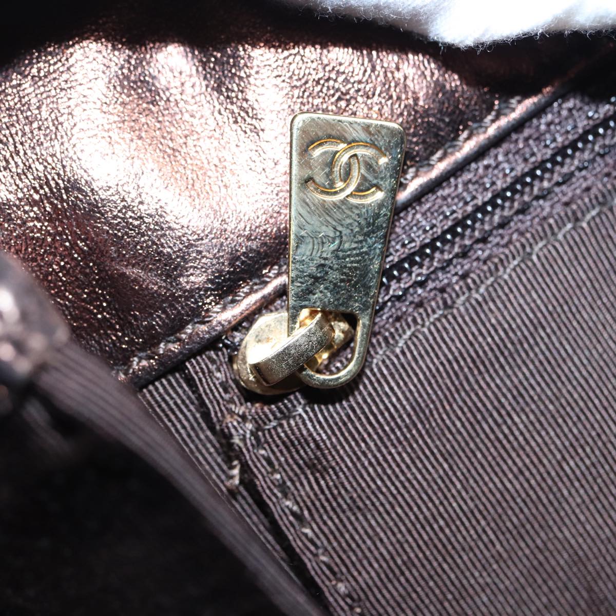 Chanel Brown Leather Shoulder Bag (Pre-Owned)