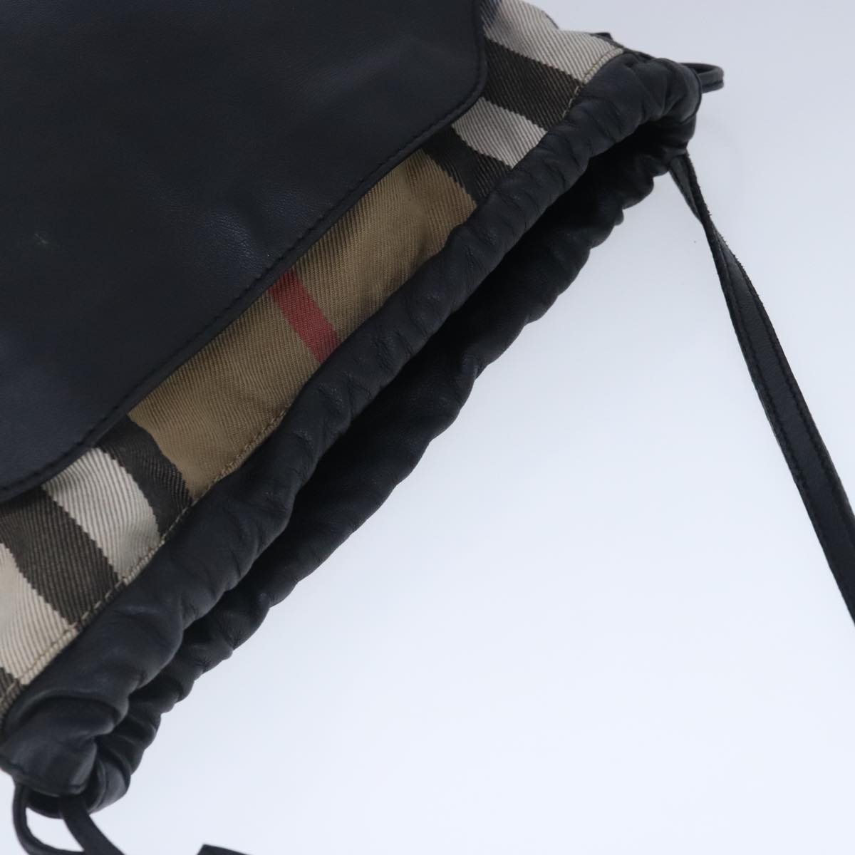 Burberry Black Leather Shoulder Bag (Pre-Owned)