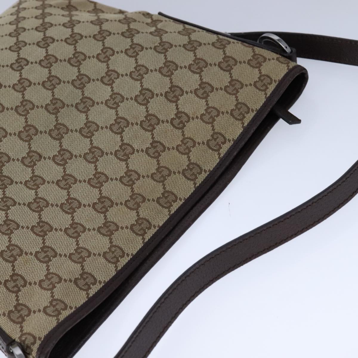 Gucci Gg Canvas Beige Canvas Shoulder Bag (Pre-Owned)