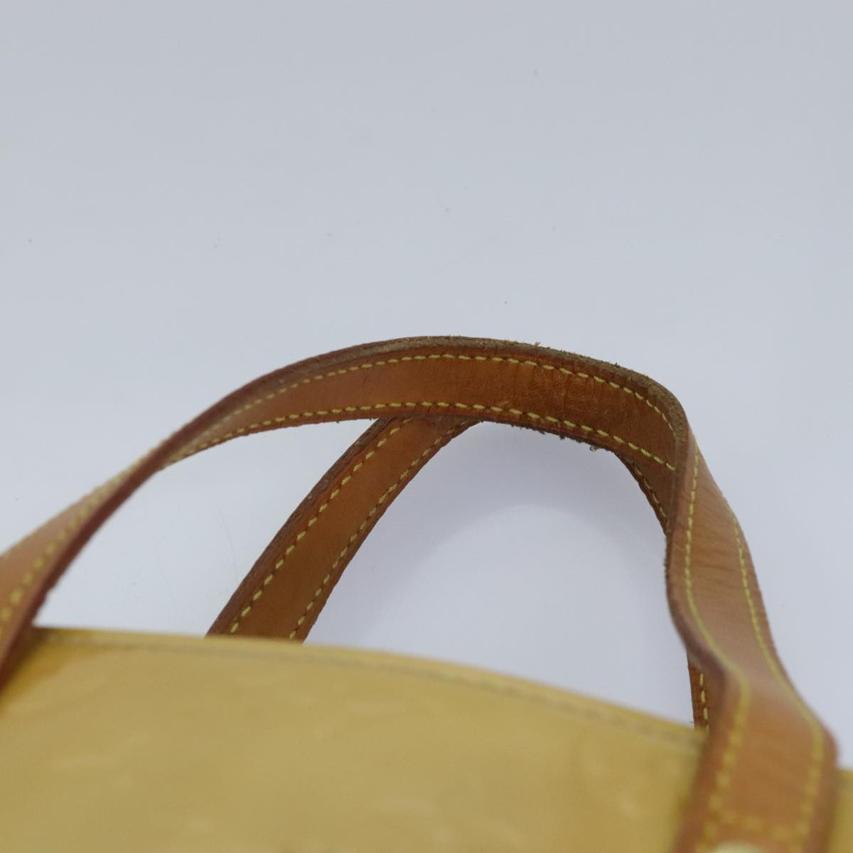 Louis Vuitton Reade Beige Patent Leather Tote Bag (Pre-Owned)