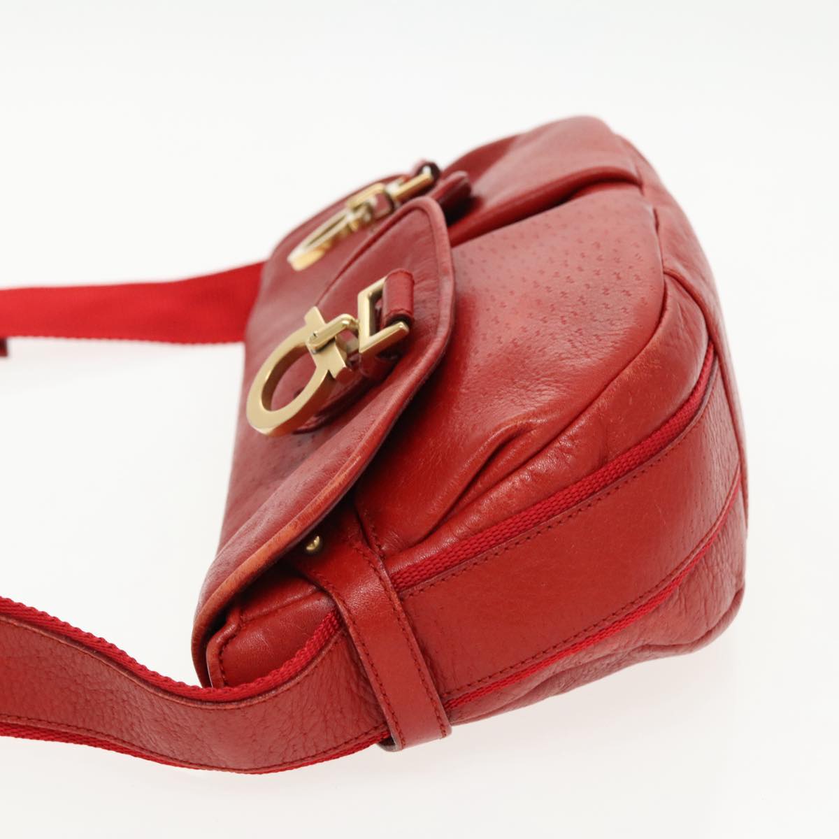 Salvatore Ferragamo Red Leather Shoulder Bag (Pre-Owned)