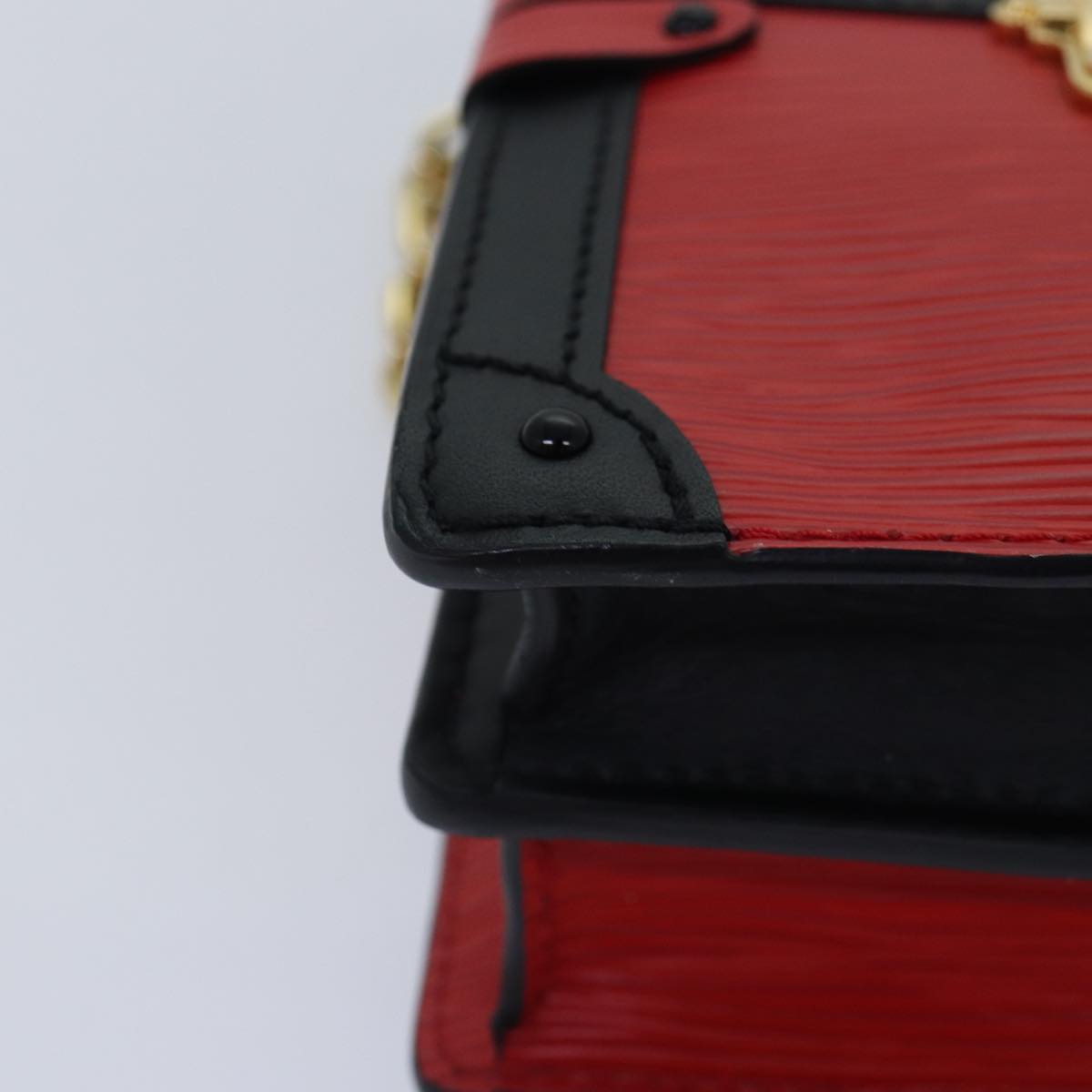 Louis Vuitton Trunk Red Leather Shoulder Bag (Pre-Owned)